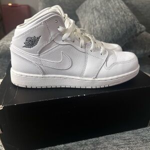 Air Jordan 1 Mid